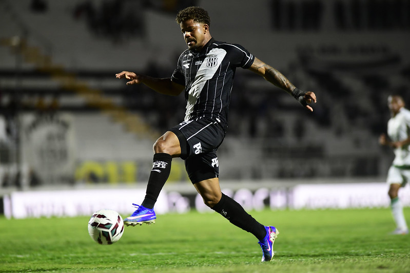 Ponte Preta: Kevyson rompe ligamento do joelho e passará por cirurgia