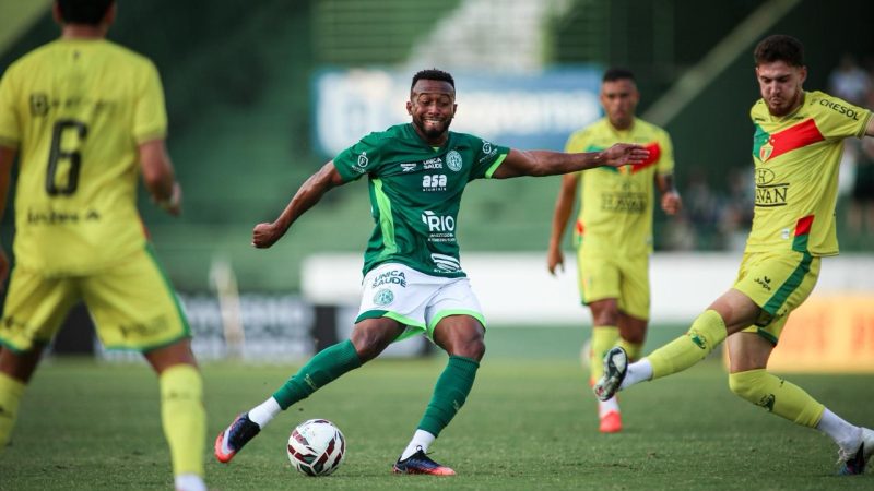 Guarani 2×2 Brusque: empate encerra temporada sem vaga na Série C