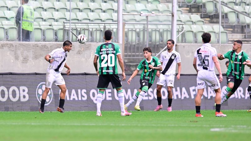 América-MG 2×0 Ponte Preta: jogadores da base lutam, mas não evitam derrota e recorde negativo