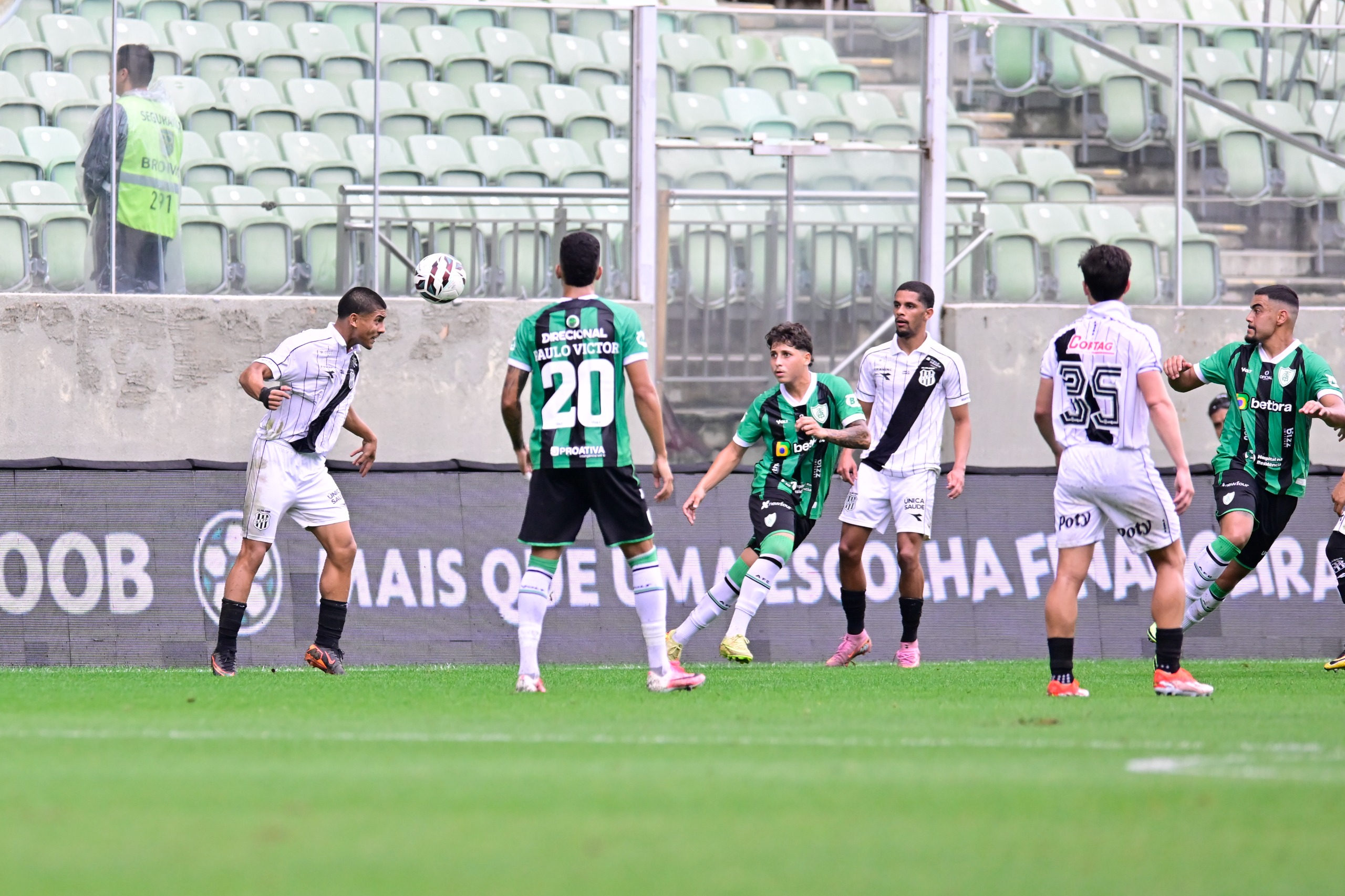 América-MG 2×0 Ponte Preta: jogadores da base lutam, mas não evitam derrota e recorde negativo