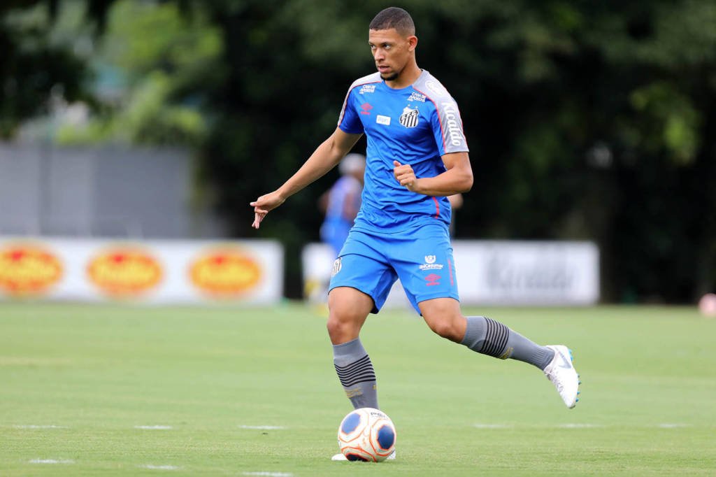 Ponte Preta: zagueiro do Santos inicia transição e aguarda fim do transfer ban para estrear