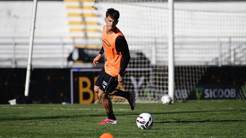 Ponte Preta: Diego Leão renova contrato, aparece no BID e reforça opções de Zanardi contra o Ceará