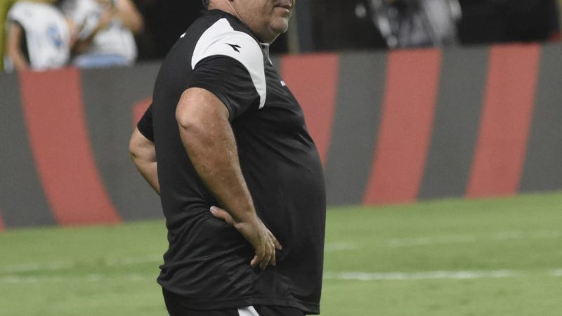 Ponte Preta: Kleina tem volta de Palacios e pode ganhar seis reforços contra o Londrina